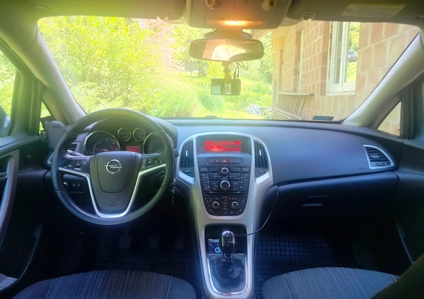 Opel Astra cena 21000 przebieg: 210000, rok produkcji 2010 z Karczew małe 79